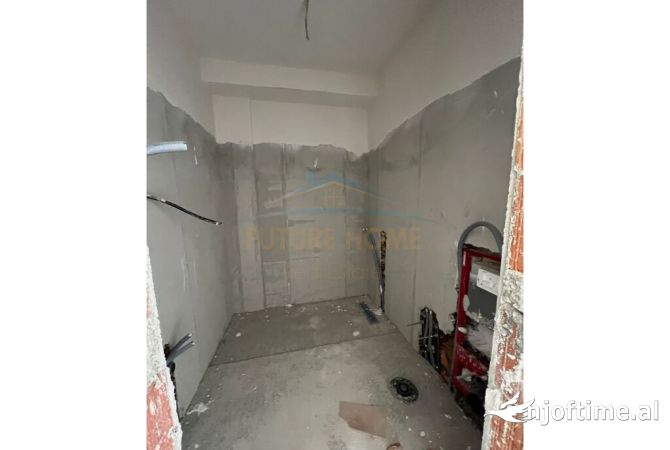 Shtepi ne shitje Apartament ne Tirane, 2+1, Mobilimi Bosh, pa mobiluar, Pagesa 261,200  Euro.