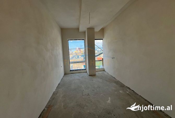 Shtepi ne shitje Apartament ne Tirane, 2+1, Mobilimi Bosh, pa mobiluar, Pagesa 261,200  Euro.