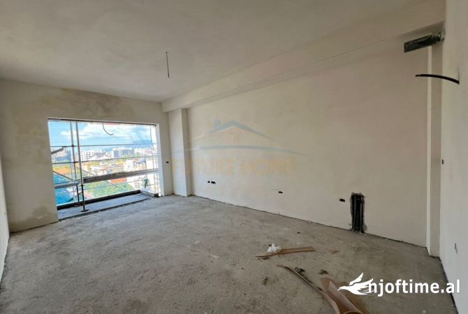 Shtepi ne shitje Apartament ne Tirane, 2+1, Mobilimi Bosh, pa mobiluar, Pagesa 261,200  Euro.