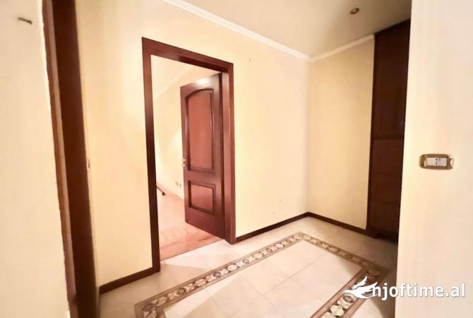 Shtepi ne shitje 3+1 ne Tirane - 300,000 Euro