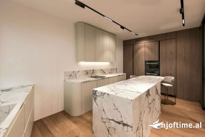 Shtepi ne shitje Apartament ne Tirane, 3+1, Mobilimi E mobiluar, Pagesa 498,000  Euro.