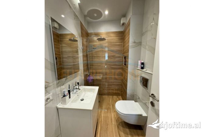 Shtepi ne shitje Apartament ne Tirane, 2+1, Mobilimi E mobiluar, Pagesa 219,000  Euro.