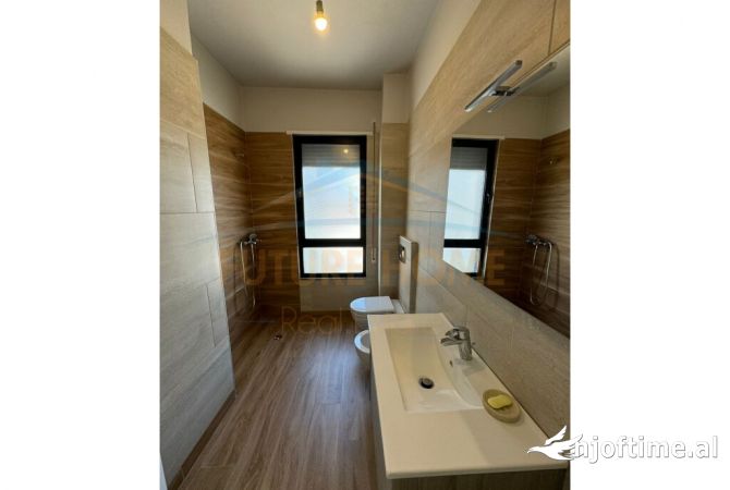 Shtepi ne shitje Apartament ne Tirane, 2+1, Mobilimi E mobiluar, Pagesa 219,000  Euro.