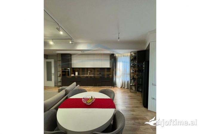 Shtepi ne shitje Apartament ne Tirane, 2+1, Mobilimi E mobiluar, Pagesa 219,000  Euro.