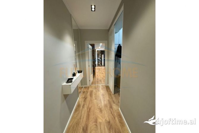 Shtepi ne shitje Apartament ne Tirane, 2+1, Mobilimi E mobiluar, Pagesa 219,000  Euro.