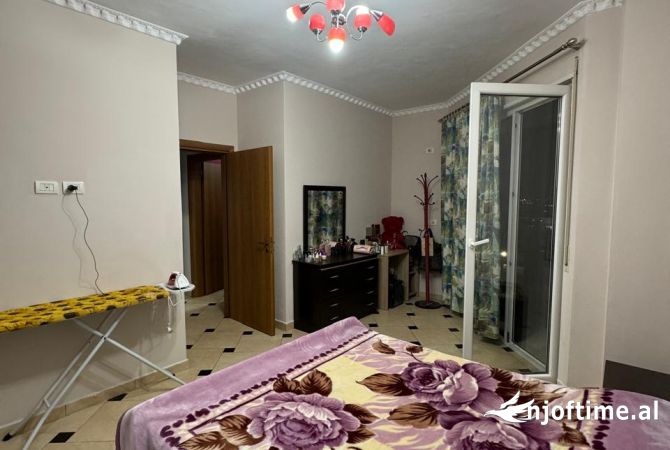 Shtepi ne shitje Apartament ne Tirane, 2+1, Mobilimi E mobiluar, Pagesa 210,000  Euro.