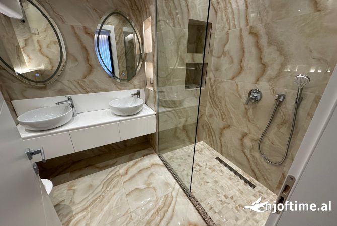 Shtepi me qera 2+1 ne Tirane - 1,300 Euro