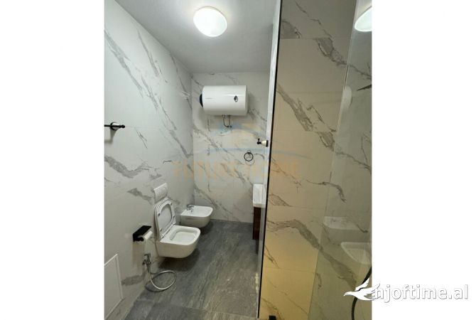 Shtepi ne shitje Apartament ne Tirane, 2+1, Mobilimi E mobiluar, Pagesa 180,000  Euro.