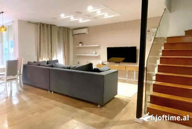 Shtepi ne shitje Duplex(shtepi me 2 kate) ne Tirane, 2+1, Mobilimi E mobiluar, Pagesa 169,000  Euro.