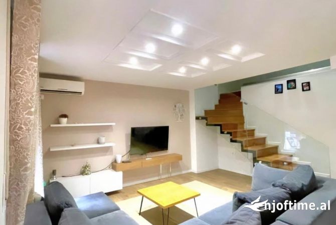 Shtepi ne shitje Duplex(shtepi me 2 kate) ne Tirane, 2+1, Mobilimi E mobiluar, Pagesa 169,000  Euro.