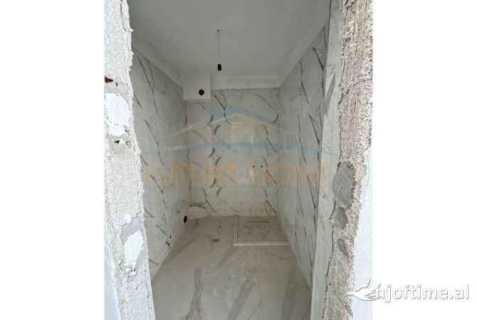 Shtepi ne shitje Duplex(shtepi me 2 kate) ne Tirane, 4+1, Mobilimi Bosh, pa mobiluar, Pagesa 330,000  Euro.