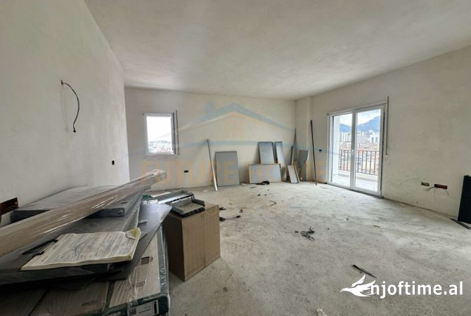 Shtepi ne shitje Apartament ne Tirane, 2+1, Mobilimi Bosh, pa mobiluar, Pagesa 197,150  Euro.