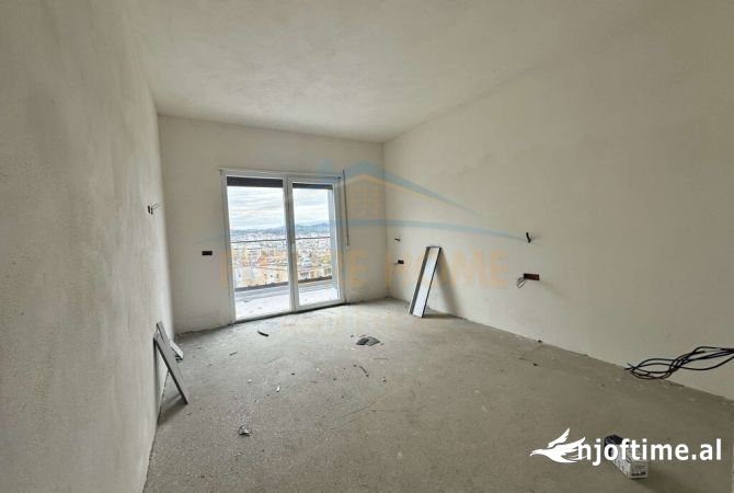 Shtepi ne shitje Apartament ne Tirane, 2+1, Mobilimi Bosh, pa mobiluar, Pagesa 197,150  Euro.