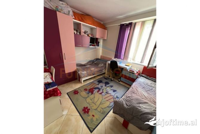 Shtepi ne shitje Apartament ne Tirane, 2+1, Mobilimi E mobiluar, Pagesa 134,000  Euro.