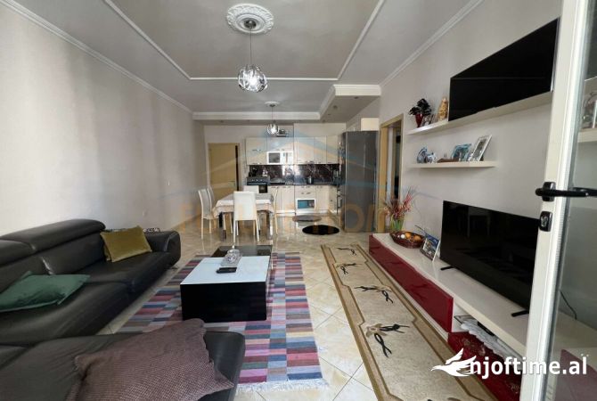 Shtepi ne shitje Apartament ne Tirane, 2+1, Mobilimi E mobiluar, Pagesa 134,000  Euro.