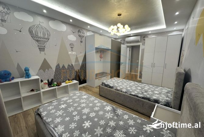 Shtepi ne shitje Apartament ne Durres, 3+1, Mobilimi E mobiluar, Pagesa 396,000  Euro.
