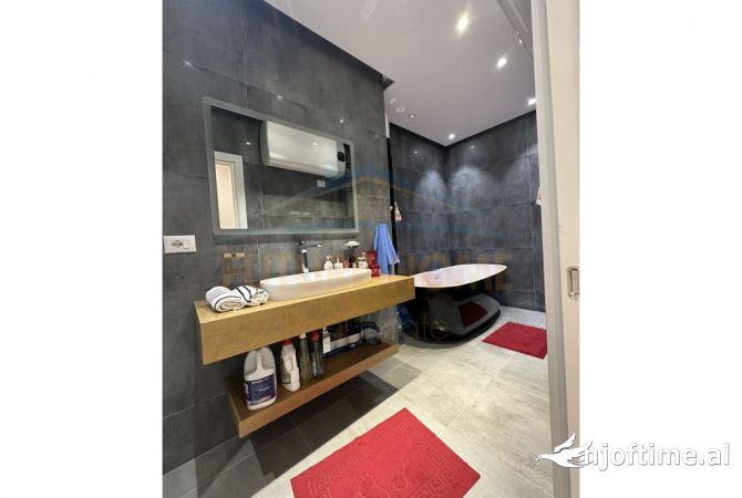 Shtepi ne shitje Apartament ne Durres, 3+1, Mobilimi E mobiluar, Pagesa 396,000  Euro.