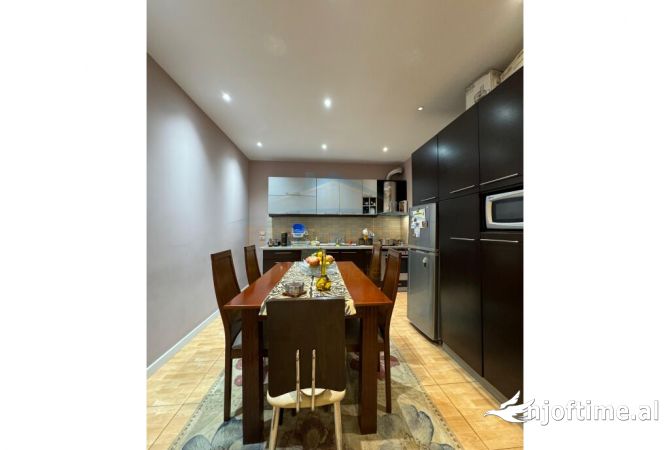 Shtepi ne shitje 2+1 ne Tirane - 210,000 Euro