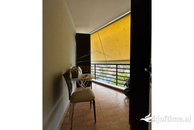 Shtepi ne shitje Apartament ne Tirane, 2+1, Mobilimi E mobiluar, Pagesa 210,000  Euro.