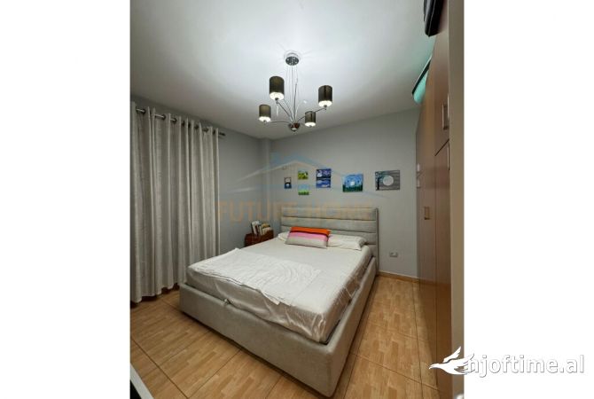Shtepi ne shitje Apartament ne Tirane, 2+1, Mobilimi E mobiluar, Pagesa 210,000  Euro.