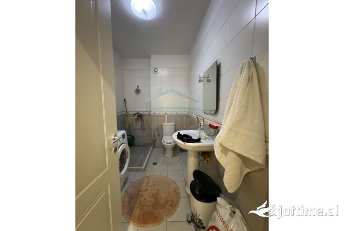 Shtepi ne shitje Apartament ne Tirane, 2+1, Mobilimi E mobiluar, Pagesa 210,000  Euro.