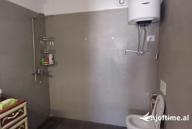 Shtepi ne shitje Apartament ne Tirane, 2+1, Mobilimi E mobiluar, Pagesa 149,000  Euro.