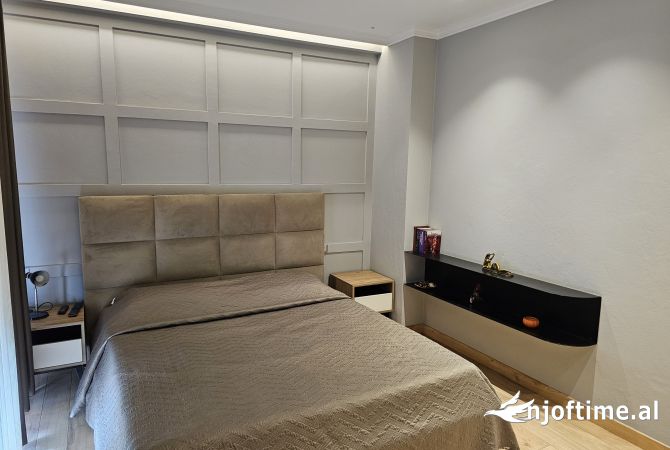 Shtepi ne shitje Apartament ne Tirane, 2+1, Mobilimi E mobiluar, Pagesa 190,000  Euro.