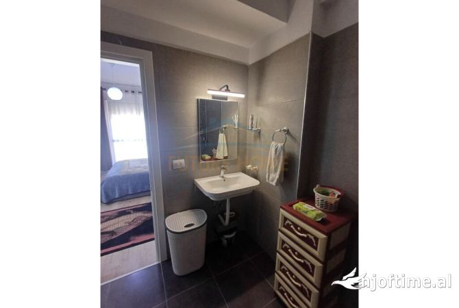 Shtepi ne shitje Apartament ne Tirane, 2+1, Mobilimi E mobiluar, Pagesa 149,000  Euro.