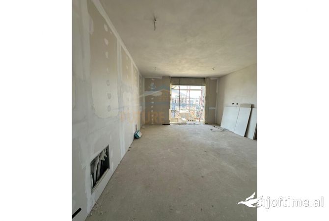 Shtepi ne shitje Apartament ne Tirane, 2+1, Mobilimi Bosh, pa mobiluar, Pagesa 245,000  Euro.