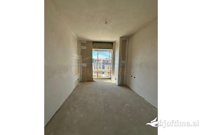 Shtepi ne shitje Apartament ne Tirane, 2+1, Mobilimi Bosh, pa mobiluar, Pagesa 245,000  Euro.