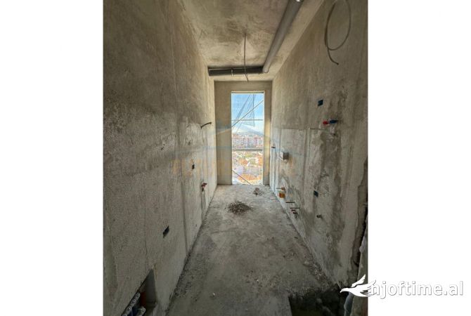 Shtepi ne shitje Apartament ne Tirane, 1+1, Mobilimi Bosh, pa mobiluar, Pagesa 117,000  Euro.