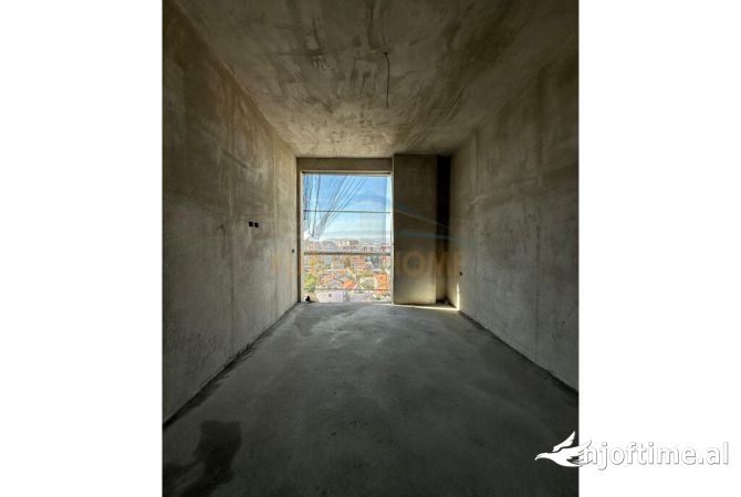 Shtepi ne shitje Apartament ne Tirane, 1+1, Mobilimi Bosh, pa mobiluar, Pagesa 117,000  Euro.