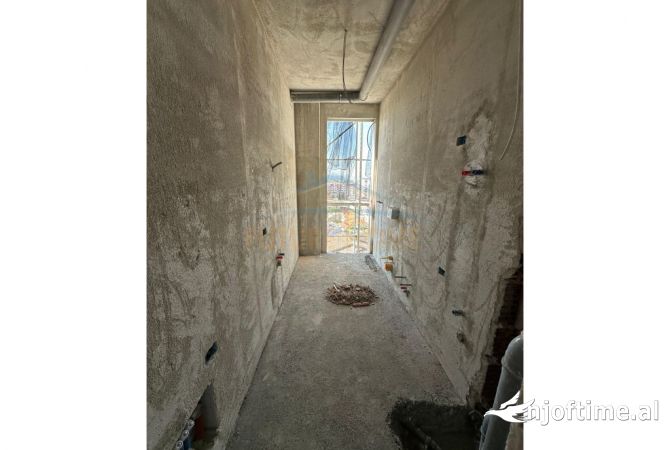 Shtepi ne shitje Apartament ne Tirane, 1+1, Mobilimi Bosh, pa mobiluar, Pagesa 117,000  Euro.