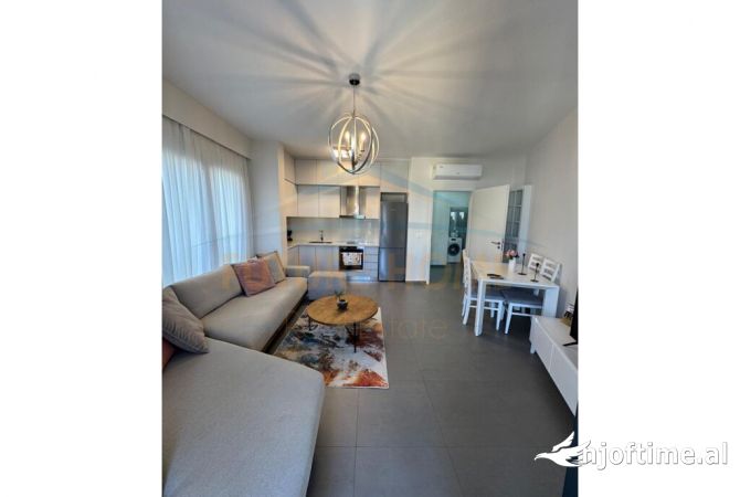 Shtepi me qera Apartament ne Tirane, 1+1, Mobilimi E mobiluar, Pagesa 1,250  Euro.