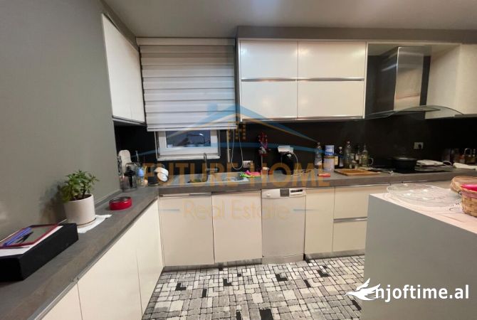 Shtepi ne shitje Apartament ne Tirane, 2+1, Mobilimi E mobiluar, Pagesa 235,000  Euro.
