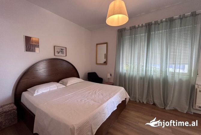Shtepi me qera Apartament ne Tirane, 2+1, Mobilimi E mobiluar, Pagesa 1,000  Euro.