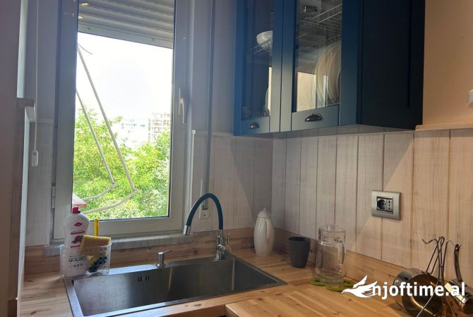 Shtepi me qera Apartament ne Tirane, 2+1, Mobilimi E mobiluar, Pagesa 1,000  Euro.