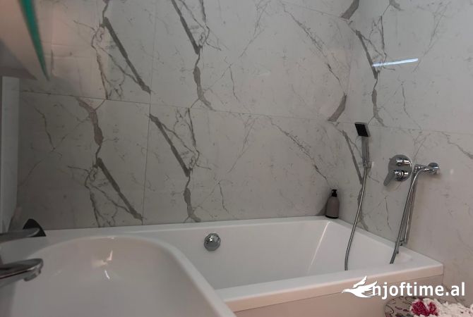 Shtepi me qera Apartament ne Tirane, 2+1, Mobilimi E mobiluar, Pagesa 1,000  Euro.