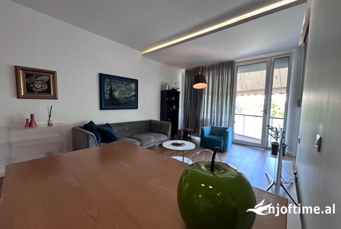Shtepi me qera 2+1 ne Tirane - 1,000 Euro