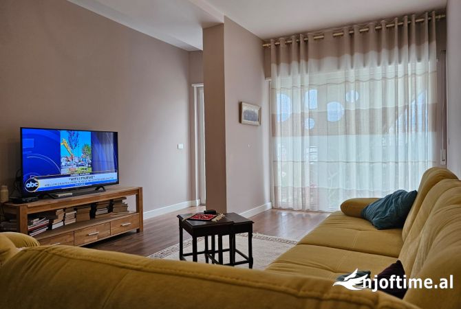 Shtepi me qera 3+1 ne Tirane - 1,200 Euro