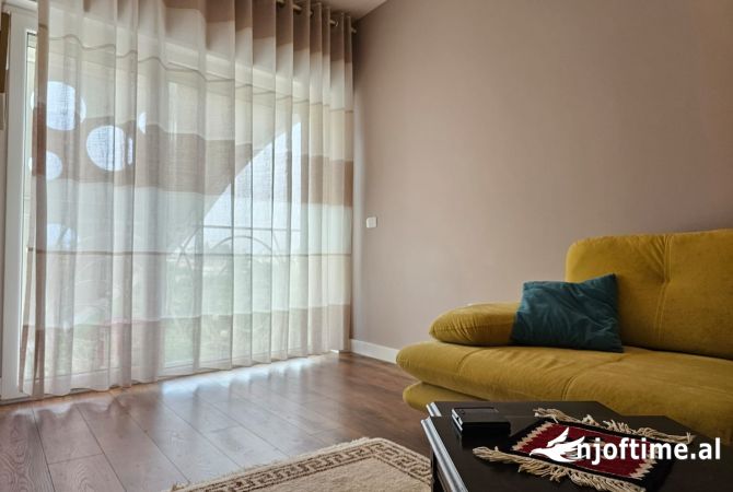 Shtepi me qera Apartament ne Tirane, 3+1, Mobilimi E mobiluar, Pagesa 1,200  Euro.