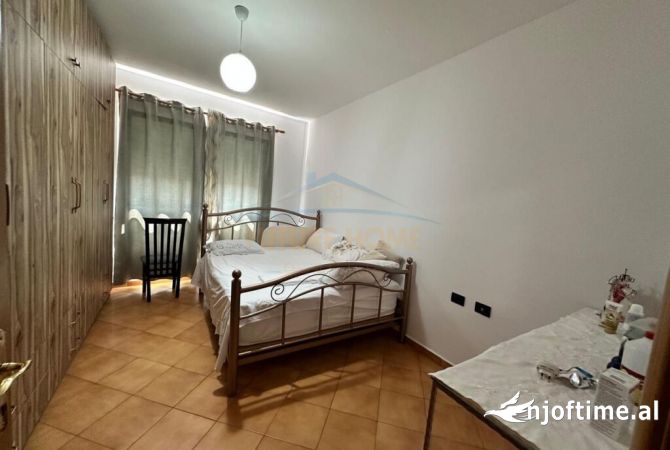 Shtepi ne shitje Apartament ne Tirane, 3+1, Mobilimi E mobiluar, Pagesa 220,000  Euro.