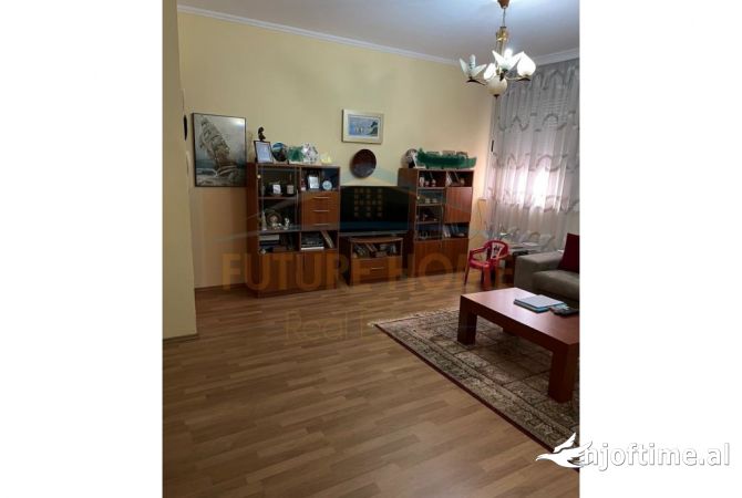 Shtepi me qera 4+1 ne Tirane - 900 Euro