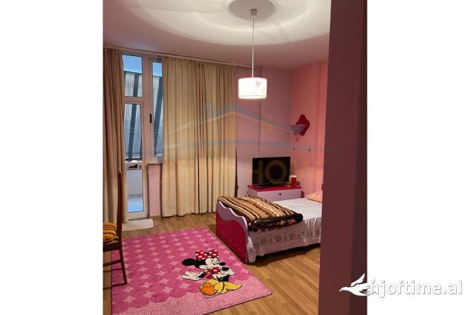 Shtepi me qera 4+1 ne Tirane - 900 Euro
