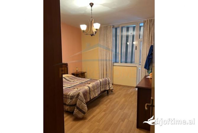 Shtepi me qera 4+1 ne Tirane - 900 Euro
