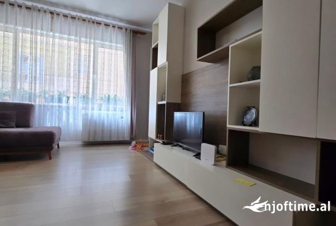 Shtepi ne shitje Apartament ne Tirane, 2+1, Mobilimi E mobiluar, Pagesa 205,000  Euro.