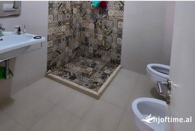 Shtepi ne shitje Apartament ne Tirane, 2+1, Mobilimi E mobiluar, Pagesa 205,000  Euro.