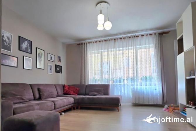 Shtepi ne shitje Apartament ne Tirane, 2+1, Mobilimi E mobiluar, Pagesa 205,000  Euro.