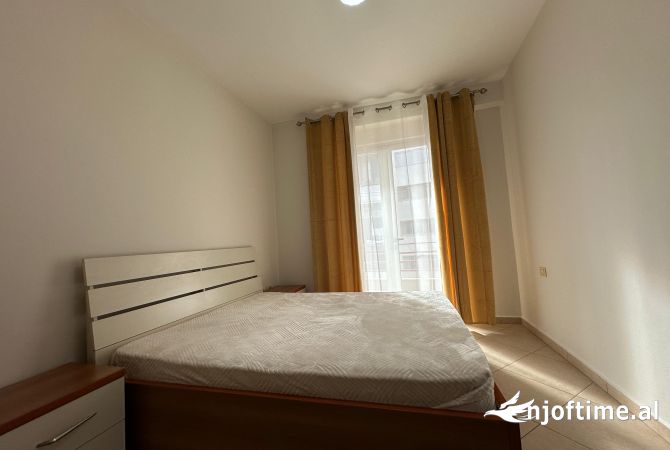 Shtepi ne shitje Apartament ne Tirane, 1+1, Mobilimi E mobiluar, Pagesa 98,000  Euro.