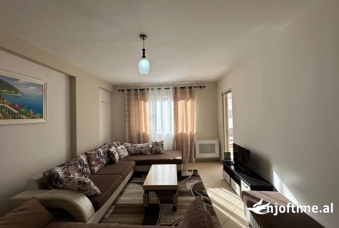 Shtepi ne shitje Apartament ne Tirane, 1+1, Mobilimi E mobiluar, Pagesa 98,000  Euro.